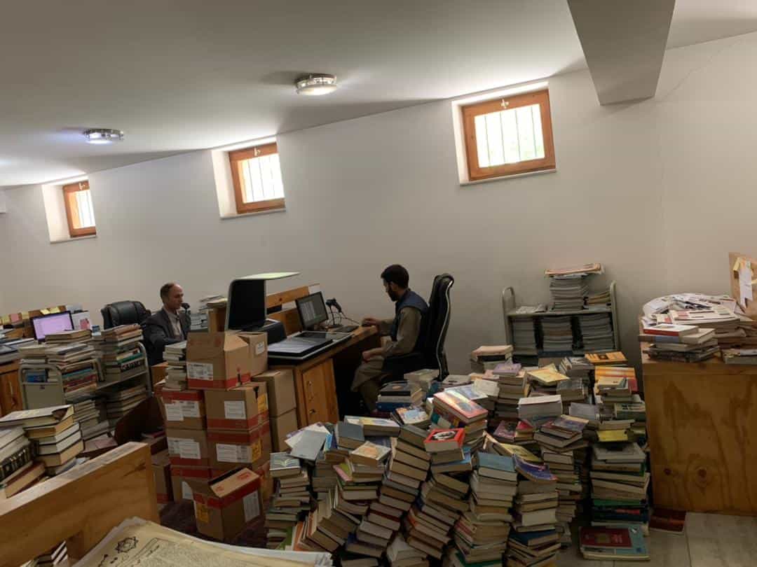 A collection of personal books of the late Professor Ismail Akbar was donated to ACKU